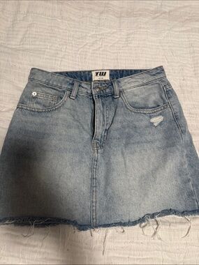 Casual Light Wash Denim Mini Skirt by